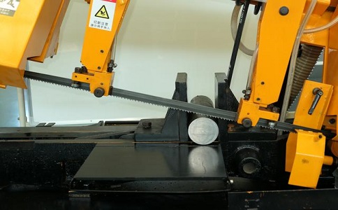 江陵数控带锯床自动送料精度会出现偏差吗？