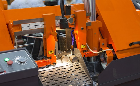 江陵龙门带锯床具备哪些优点？